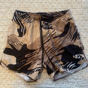 NFQ men’s large performance training shorts.